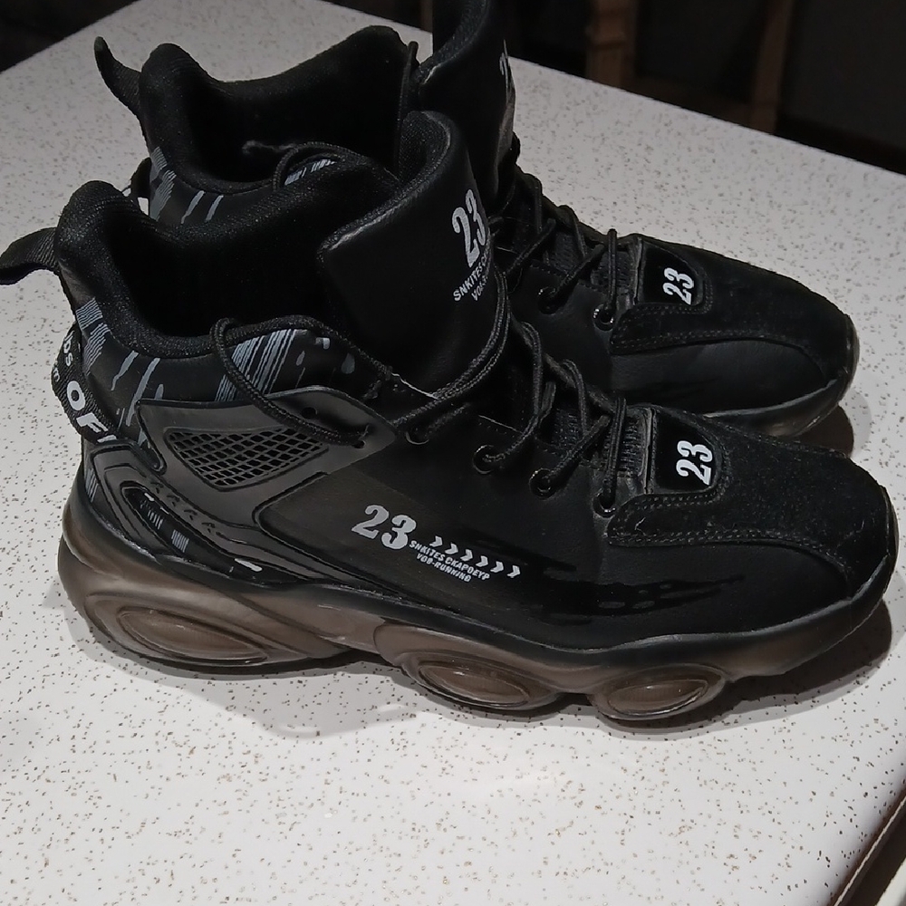 High Top Athletic Shoes With 23 Detail Sz 10 - Picture 4 of 14
